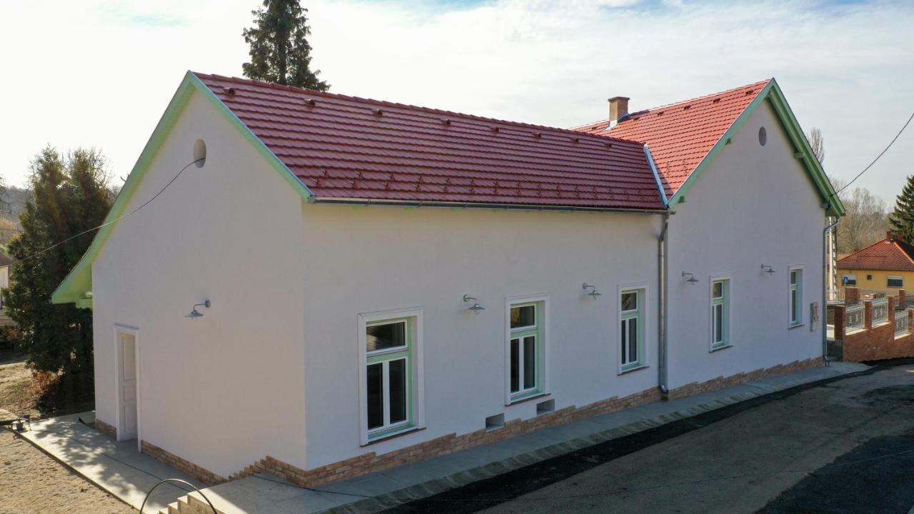 Bed and Breakfast Kira Panzio Lengyeltoti Exterior foto